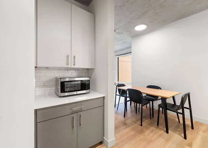 Escape Bright Sleek & Modern Hotel Chicago