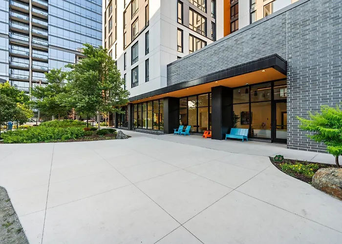 Escape Bright Sleek & Modern Hotel