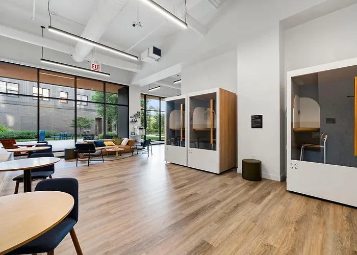 Escape Bright Sleek & Modern Hotel Chicago